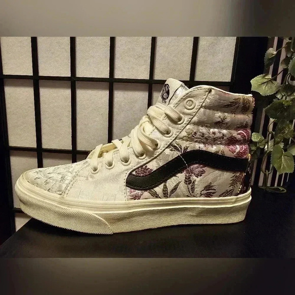 High Top Vans Floral Patchwork Style Sneakers Size 7W/5.5M Boho Chic Classic - Picture 1 of 5